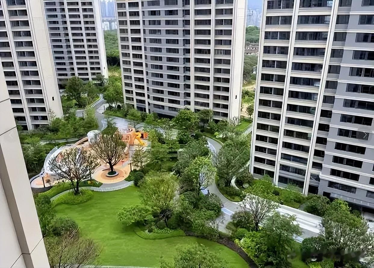 你有没有过这样的经历？房子买完交了钥匙，一天没住连口水都没喝，物业却理直气壮地找