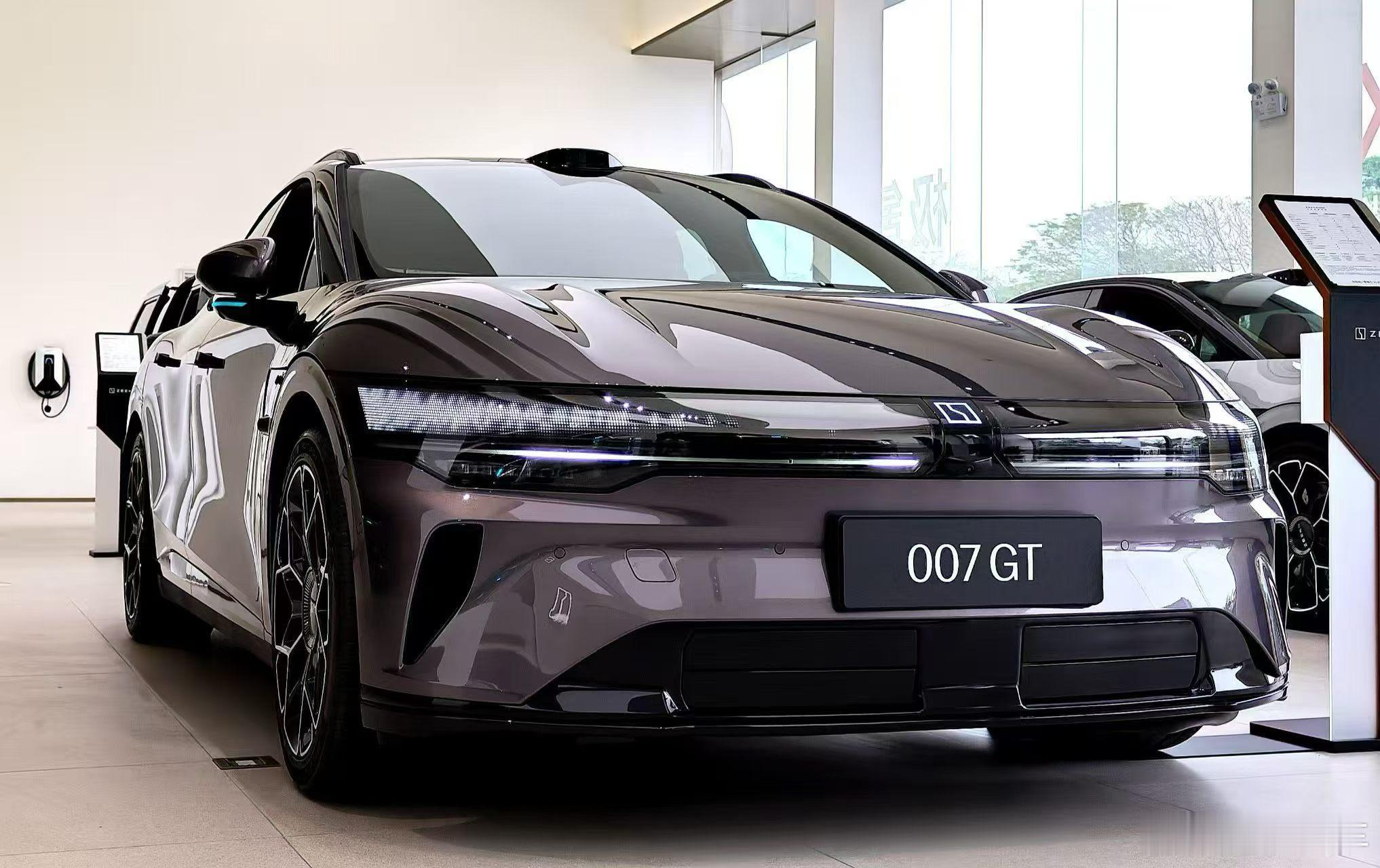 性能逆天，价格也合理，外形内饰都挺好看的，如果机械素质能回到23年我第一次试00