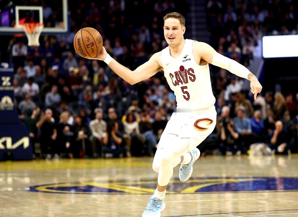 季后赛12次交手，0胜12负，这剧本简直绝了。
 

亚特兰大老鹰队碰上克利夫兰