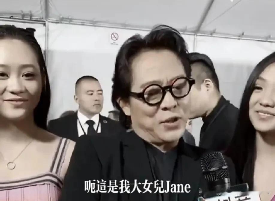 李连杰的两个女儿有没有中文名呢？姐妹俩长相很有特点，长得不像父母也是正常的，遗传