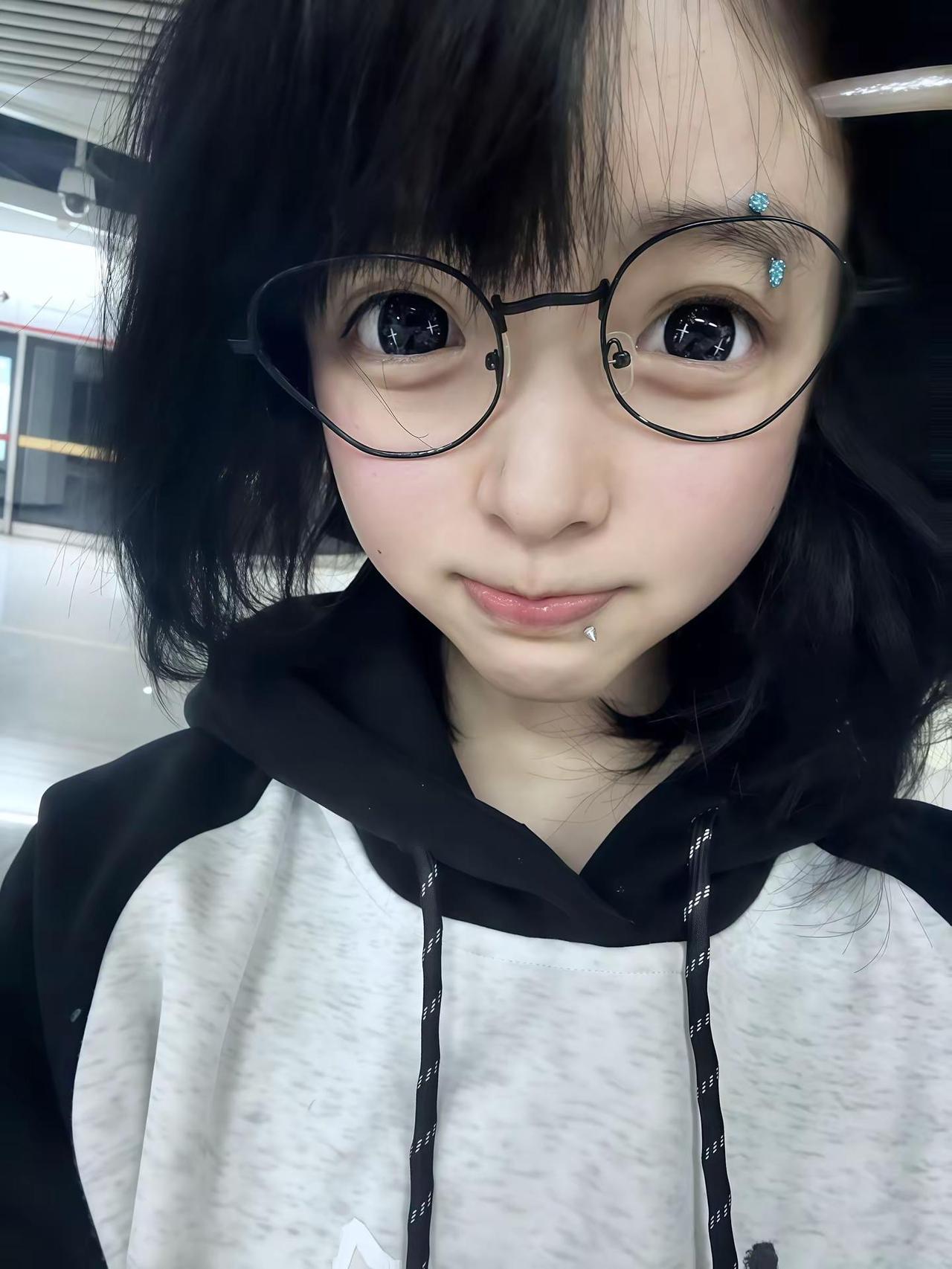 方圆十里 哥哥躲好 年上躲好 帅哥躲好 齐刘海妹妹驾到