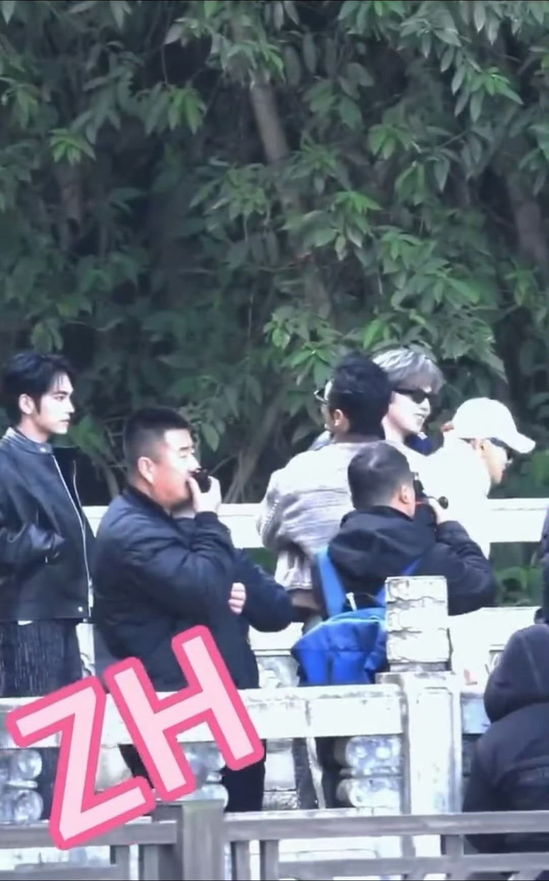 黄晓明抱刘耀文好温暖啊！就这么水灵灵地抱上了🥹 