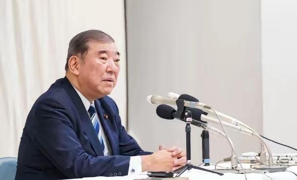 沉默1天，中国准时发话，“高市下岗”传遍全境，石破茂判断没错。

日本军舰偷偷摸