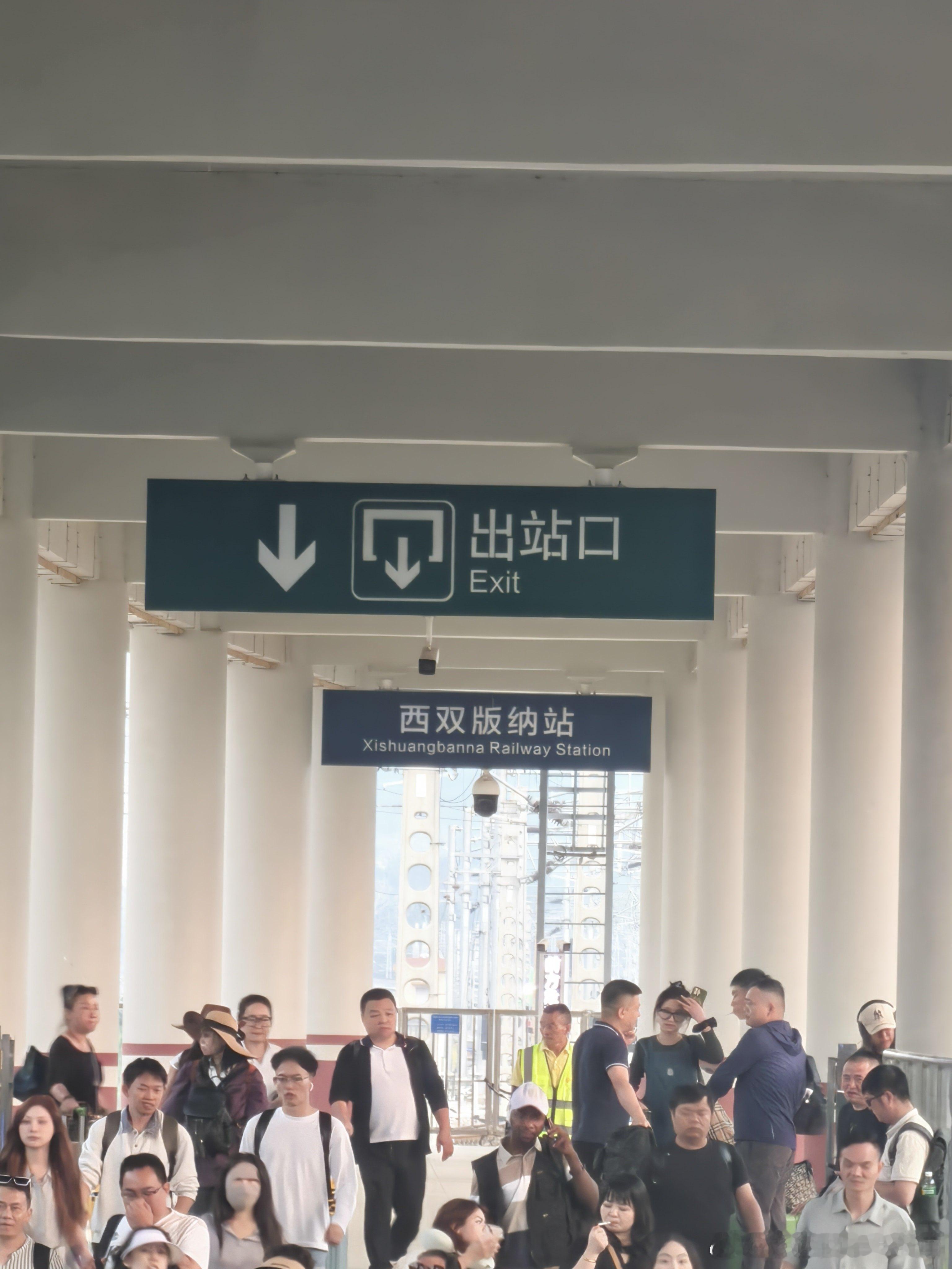 读书 杰克.凯鲁亚克｜达摩流浪者“让世间永远有狂欢和极乐。”或者在呆滞的午后，当