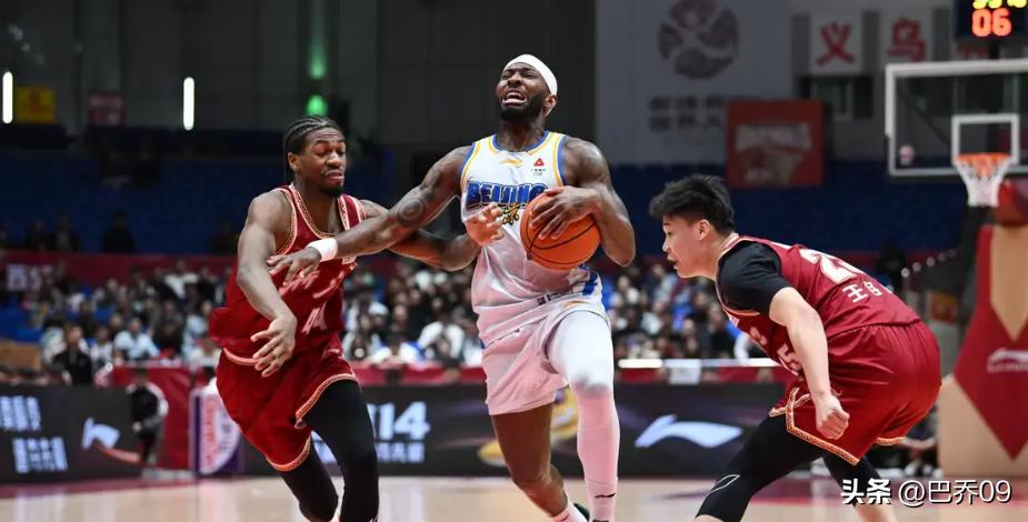 北京客场66:81不敌浙江，遭遇一场惨败，这场比赛也清晰暴露了球队现阶段的真实问