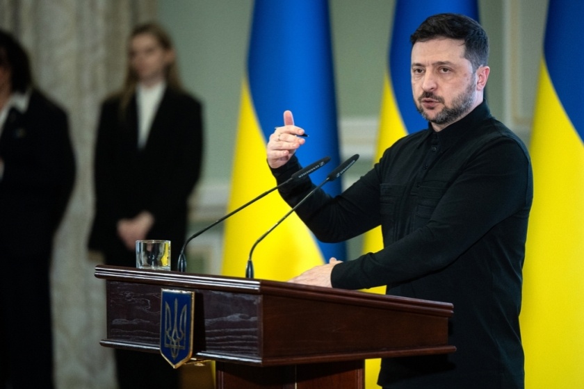 乌克兰总统泽连斯基表示，愿意派人帮助拦截伊朗无人机，但尚未收到任何国家请求。他称