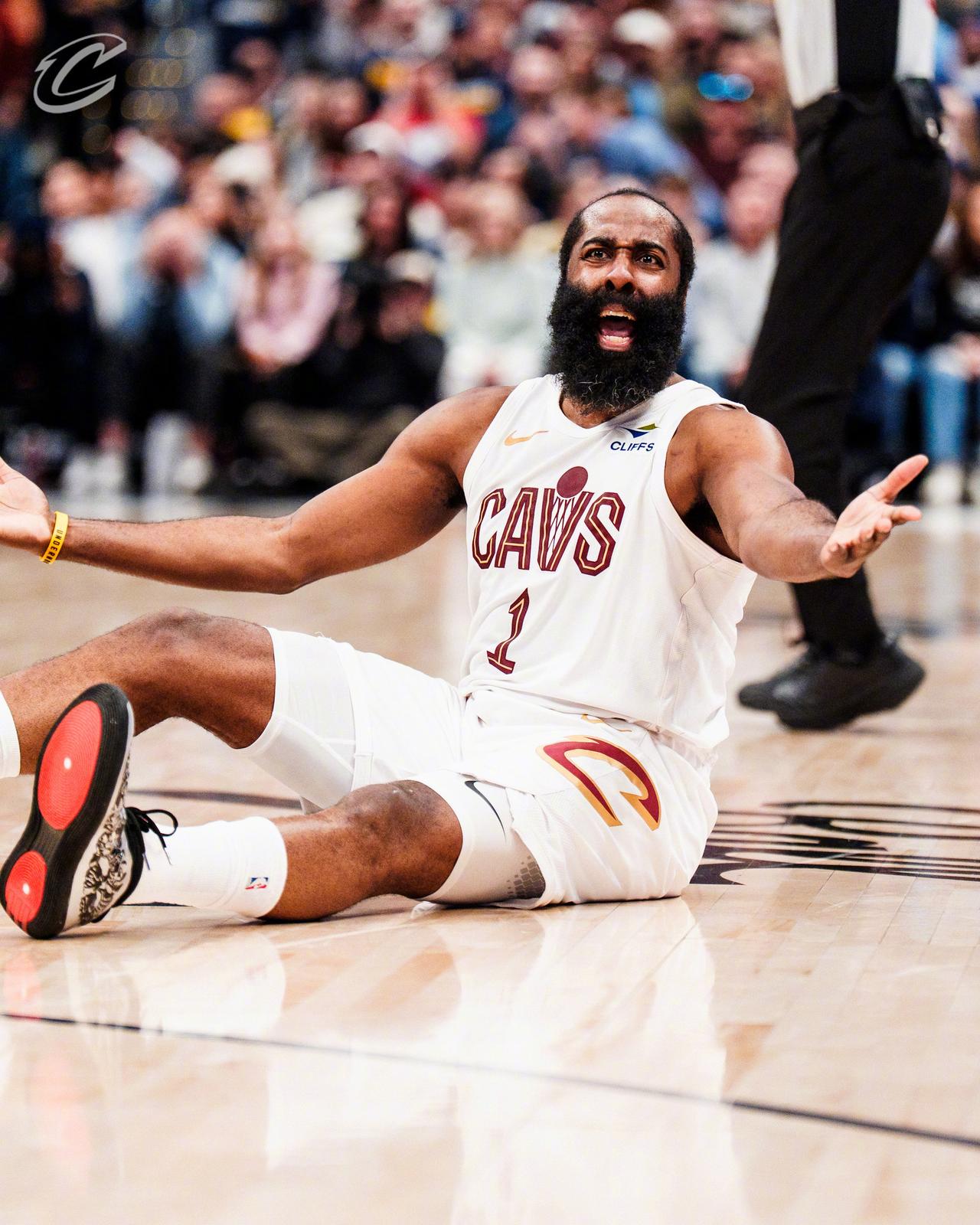 虽然哈登今天又打了36分钟，是全队上场时间最长的，但和在快船的时候还是很不一样的