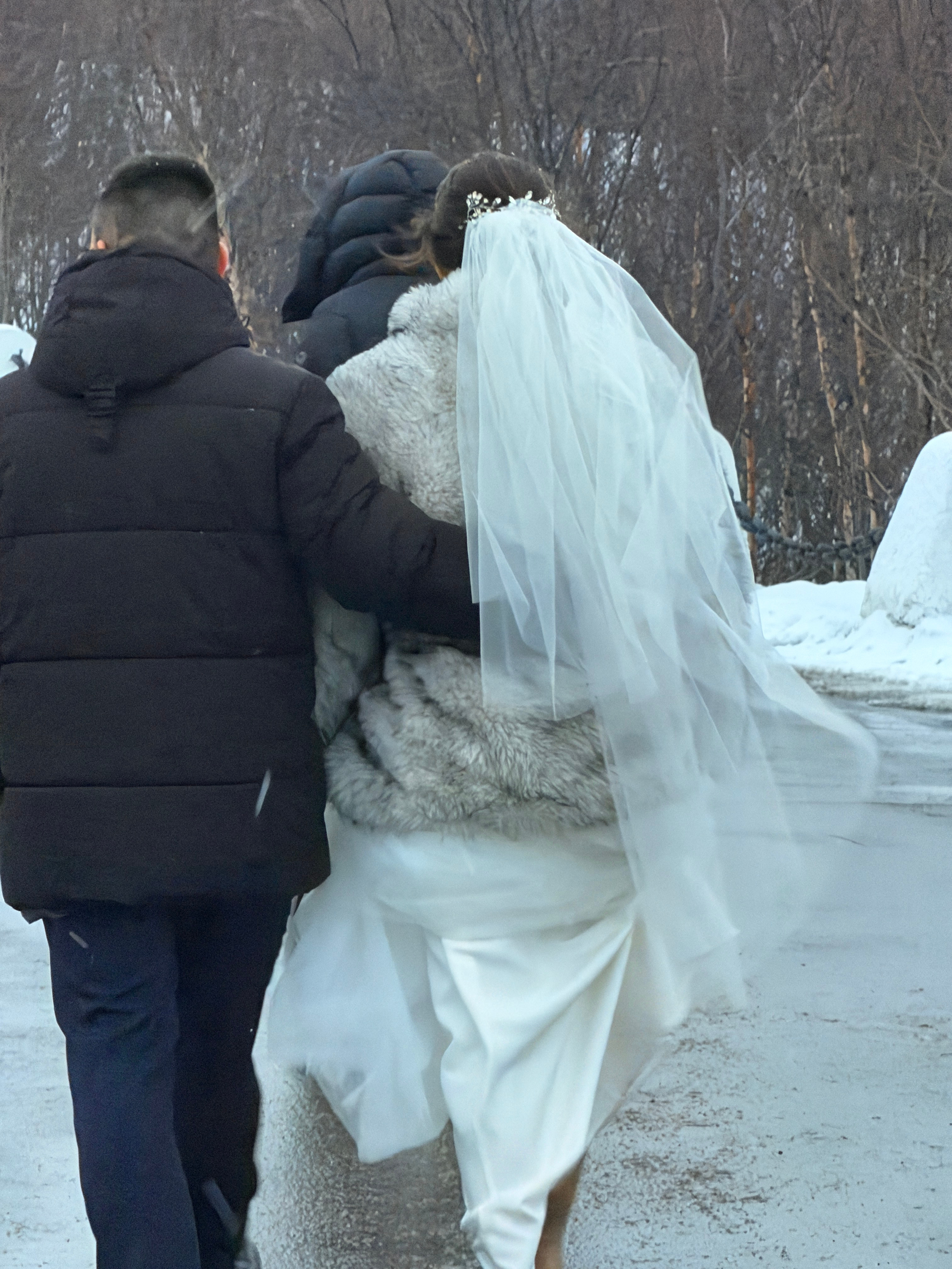 俄罗斯新娘👰🏻♀️的婚车是我们的坦克汽车🚘牛啊！！！ 俄罗斯联邦