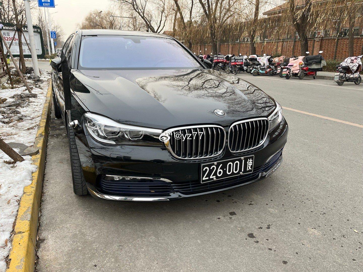 这是哪位大使的车，还改了AC Schnitzer套件，是不是老家亚琛的[二哈]​