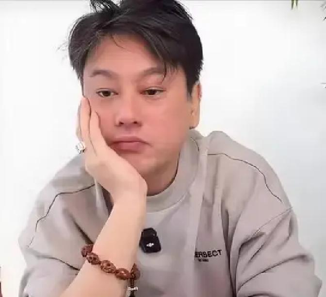 F4成员亲自拆台：“我们的歌，不好听。”
 
你青春记忆里的那面墙，被他亲手凿开