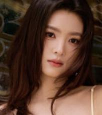 巴黎时间3月7日，章若楠以纪梵希品牌大使身份亮相2026巴黎时装周纪梵希秋冬大秀