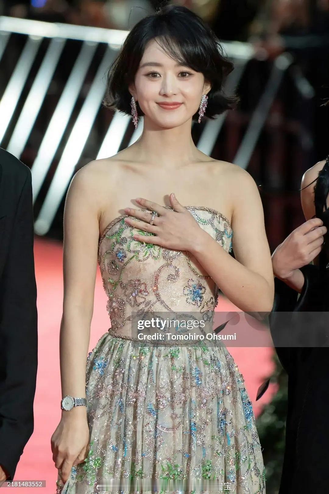 #赵丽颖辛芷蕾合体走红毯#G社生图浪琴嘉岚系列很大气啊 ​​​