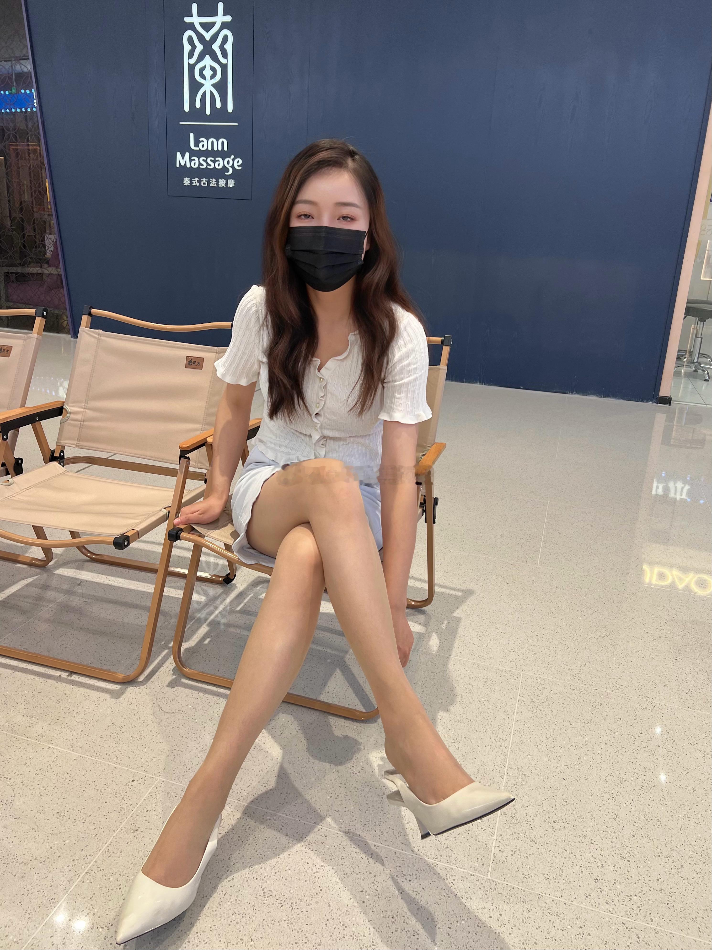 肤色超薄，看不出来就是薄，哈哈～大长腿时尚穿搭ootd ​​​