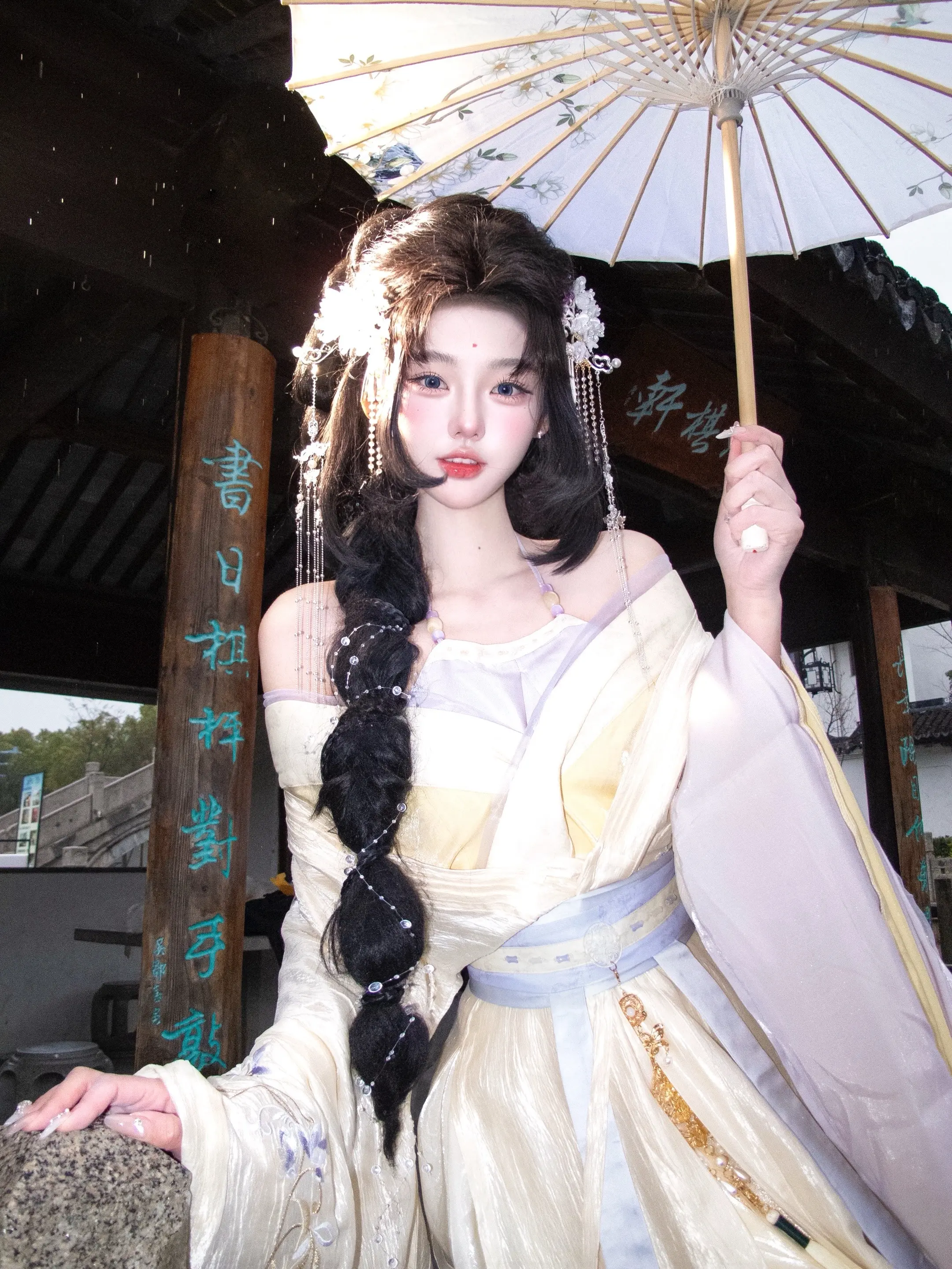 一种相思花自飘零水自流。