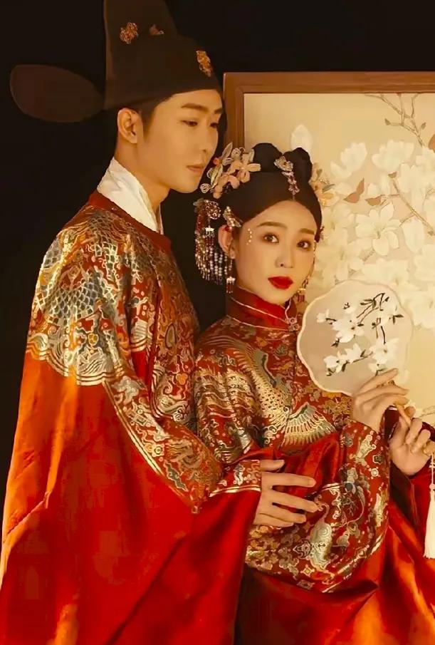 方圆天地，为头条联友对联：
岁月千秋逢挚友，
红尘万丈结良缘。