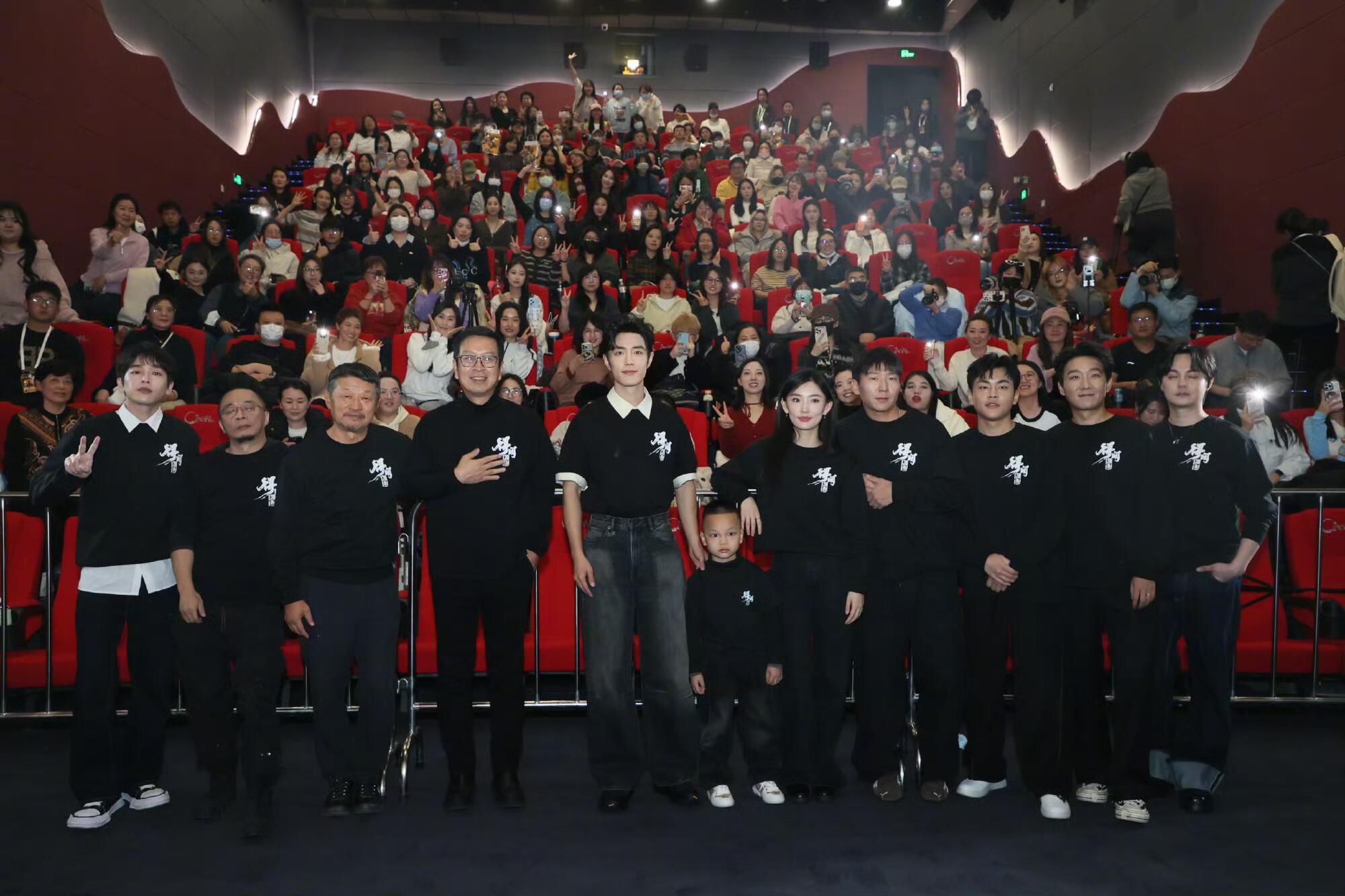 今天我能能合影上了吧