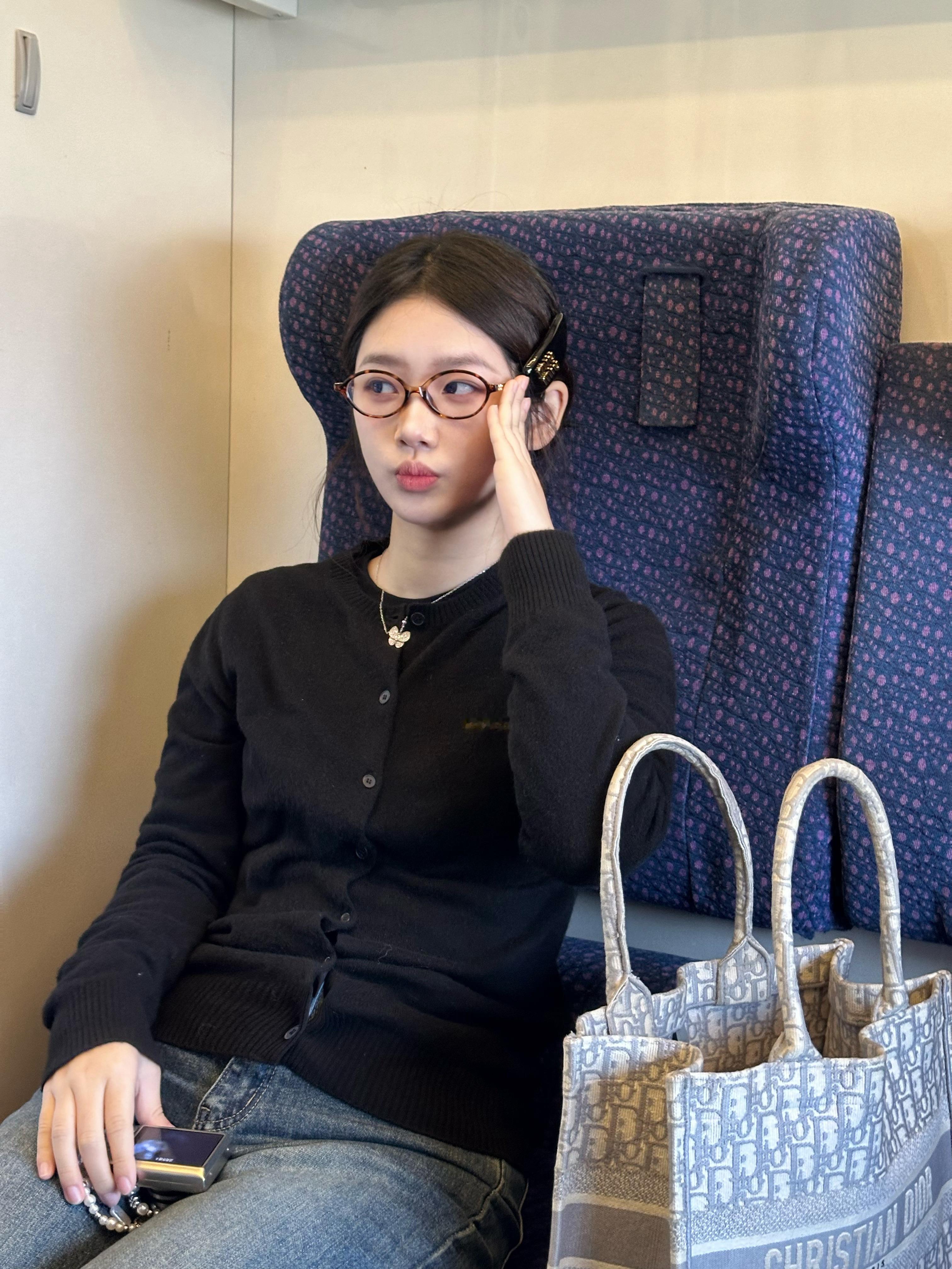 🐦‍⬛还在放假 ​​​
