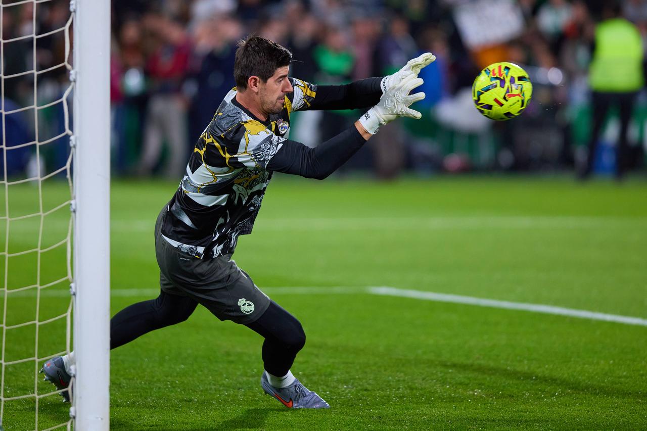 官方：库尔图瓦肠胃炎，将缺席本轮欧冠
11月25日 皇马官方，库尔图瓦感染肠胃炎