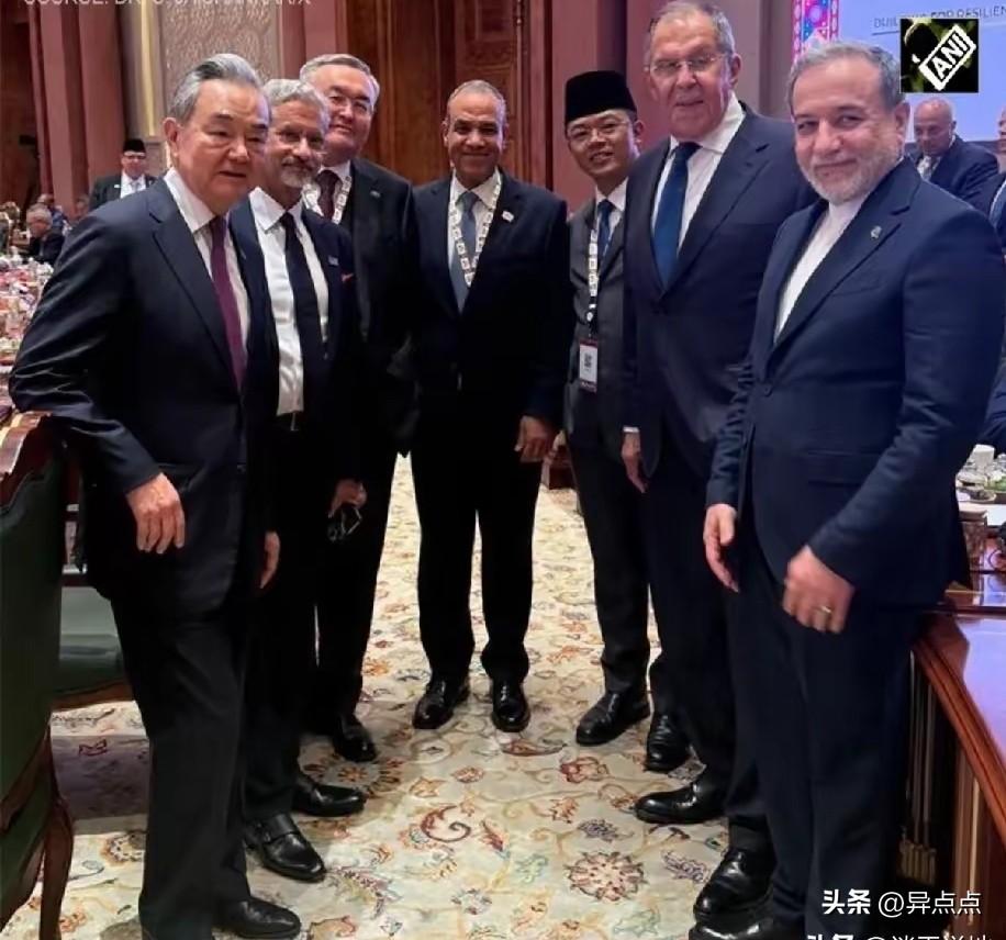 印度外长苏杰生在社交平台X分享了一张金砖各国“同僚”的合影。他发文写道：“在20
