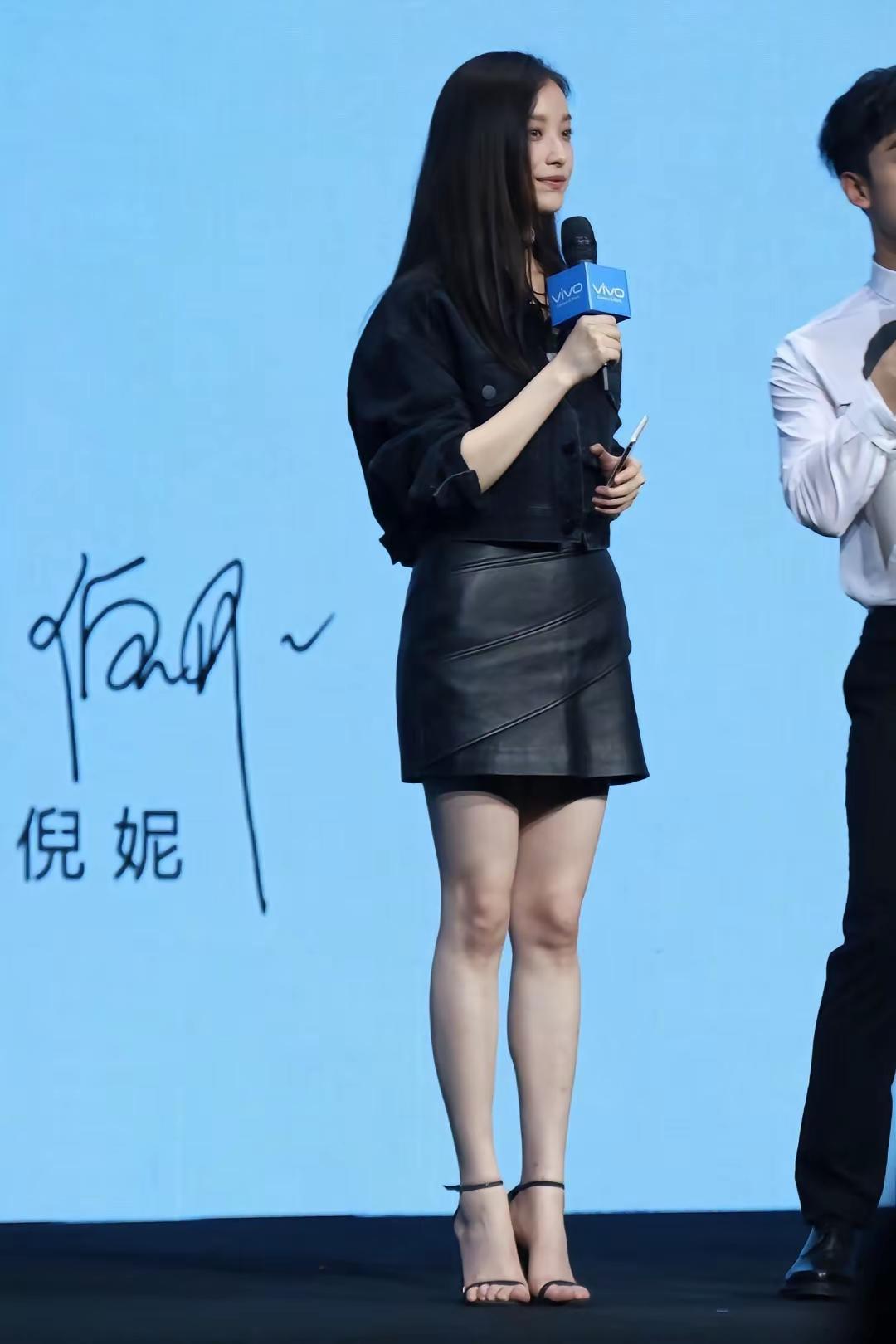 倪妮兼具出众容貌与优越身段，独特清冷氛围感独树一帜，演技扎实出彩，事业发展一路顺