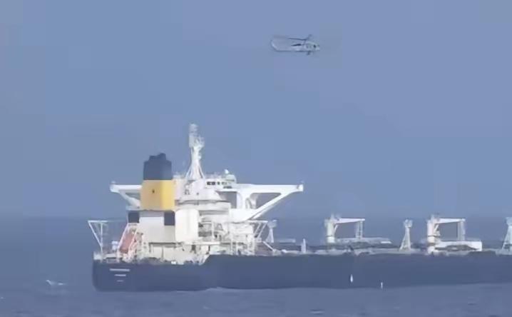 可怜的贝拉一号油轮，被美军满世界追了十天，走投无路眼看要凉，船长也是个狠人，直接