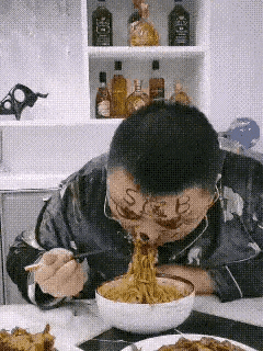 昨天喝的很嗨，今天起来肚子空空的[捂脸]
