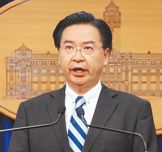 臭名昭著的台独分子连续挑衅，离挨打不远了！
        端午佳节本该海上安稳