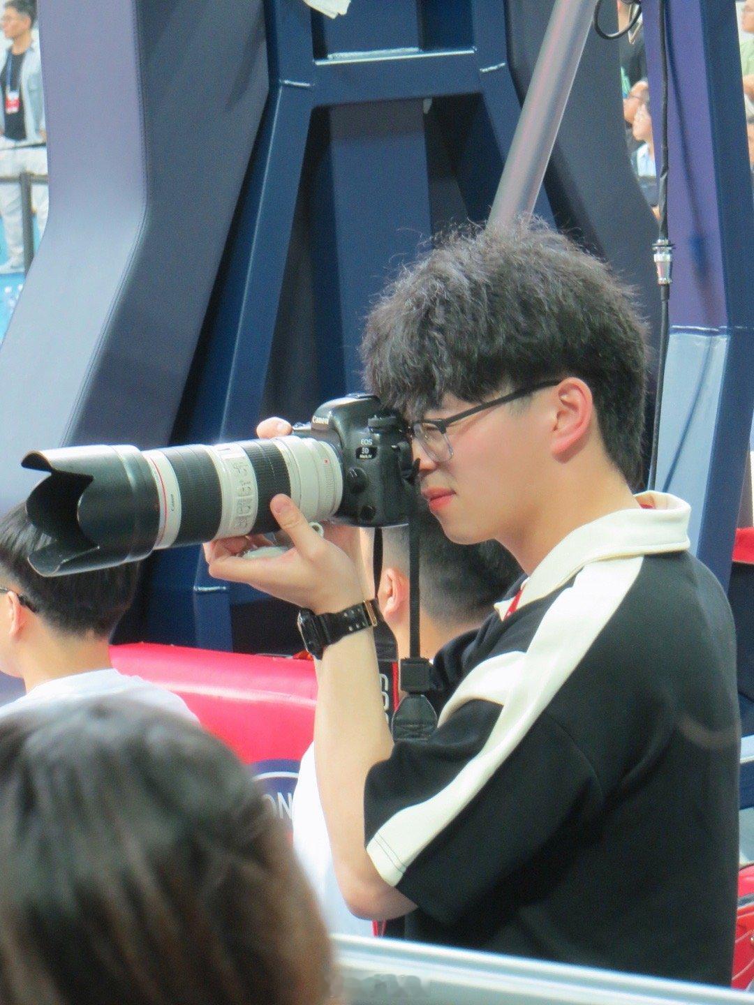 发几张工作照 然后路上眯一会该说早安还是晚安😴#季后赛谁是大赢家##新疆男篮#