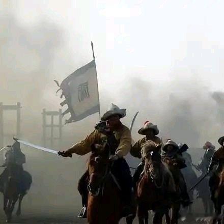 《李自成撤出西安后，手下为啥一个接一个倒向清军？真是大势已去！》李自成的大顺政权