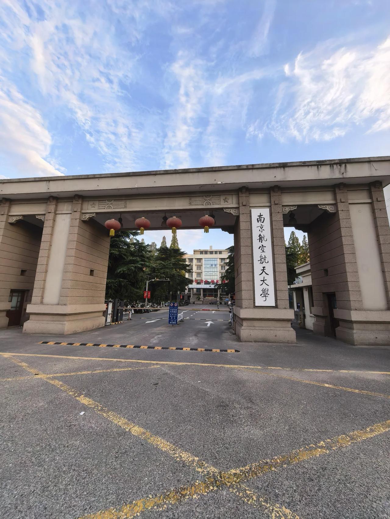 AI复盘:京东方A股今日走势情况及展望

一、今日行情表现

京东方A股今日放量