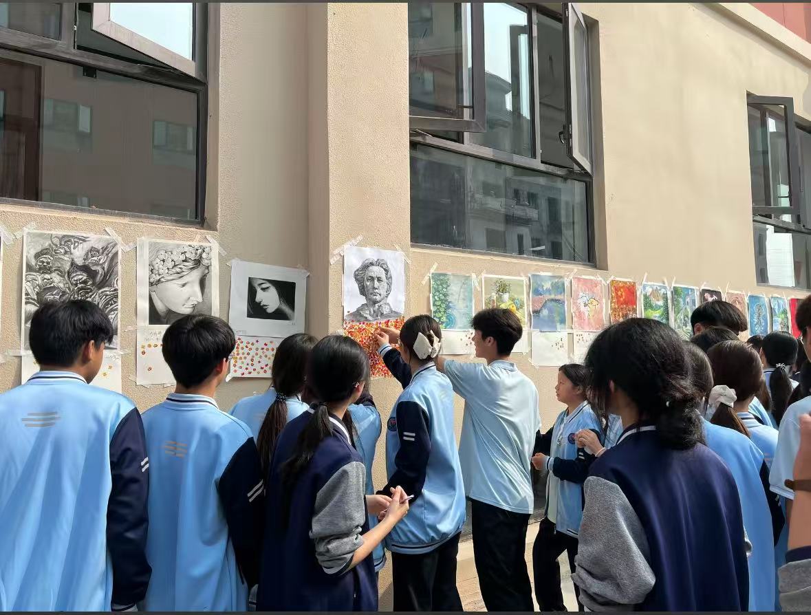 美术作品评选，有时候选对题材比绘画水平更重要。 ​​​