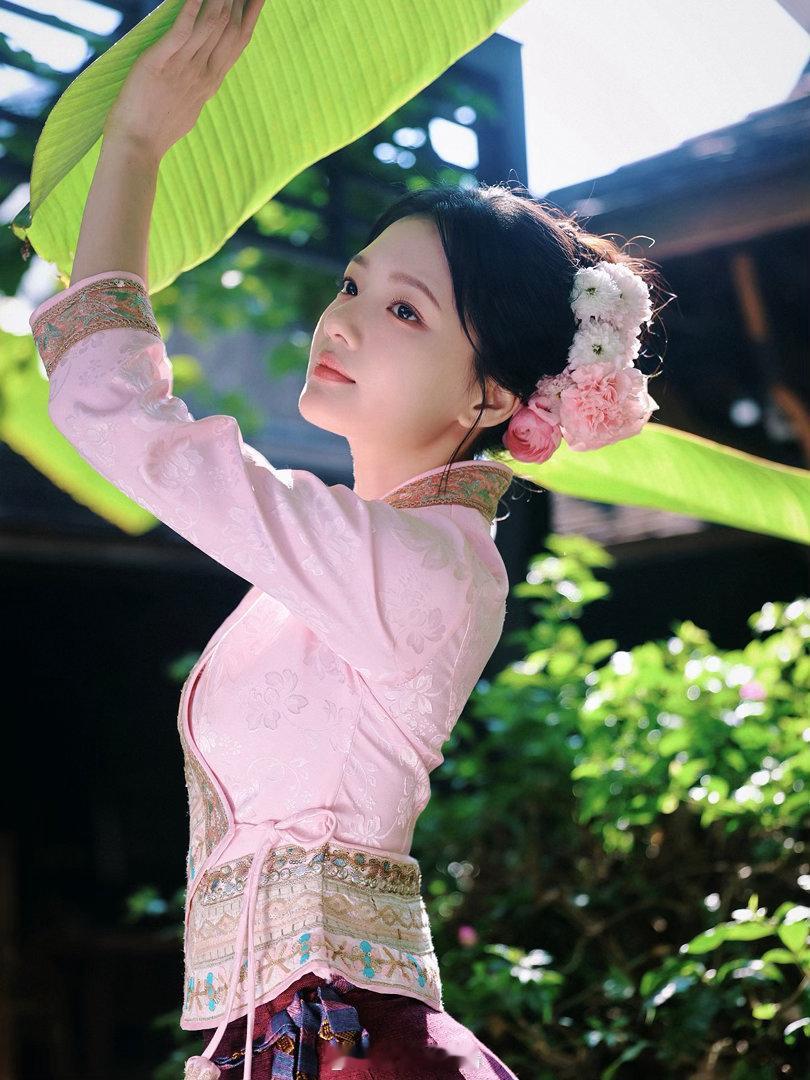 任敏跳傣族舞 灵气满满！北舞功底加持，傣族舞舞姿轻盈，韵味超足 