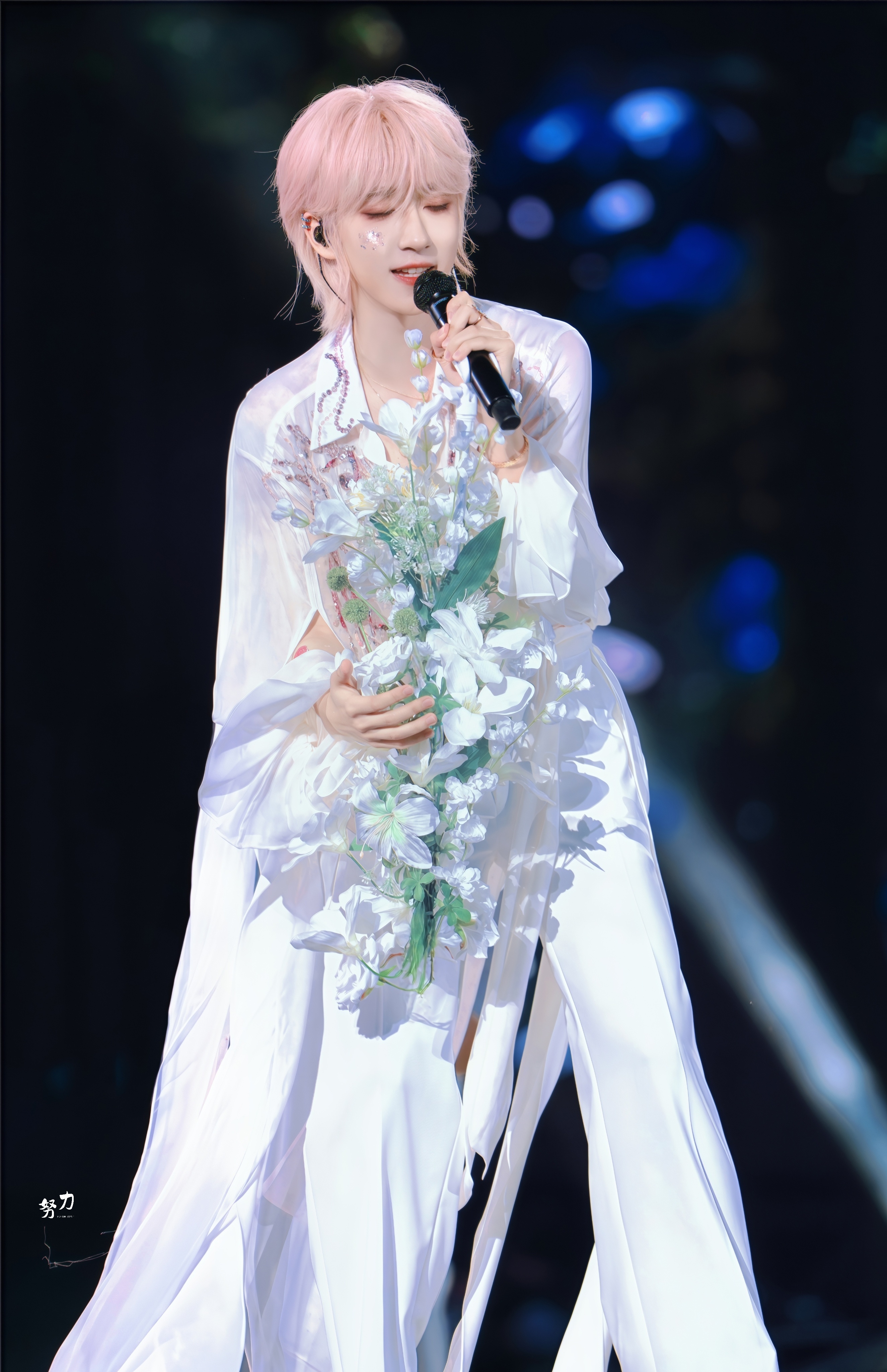 贺峻霖贺峻霖五十公里桃花坞6💚贺峻霖百度网盘代言人“永远热爱自己，永远不被别人