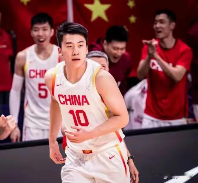 据可靠消息：亚洲杯1/4决赛中国男篮战胜韩国，王俊杰赛后结束采访，被赛委会请去尿