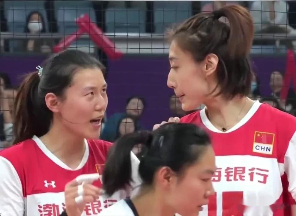 女排世俱杯
天津女排第二局25：15轻松取胜，大比分2：0领先。
李盈莹的进攻太