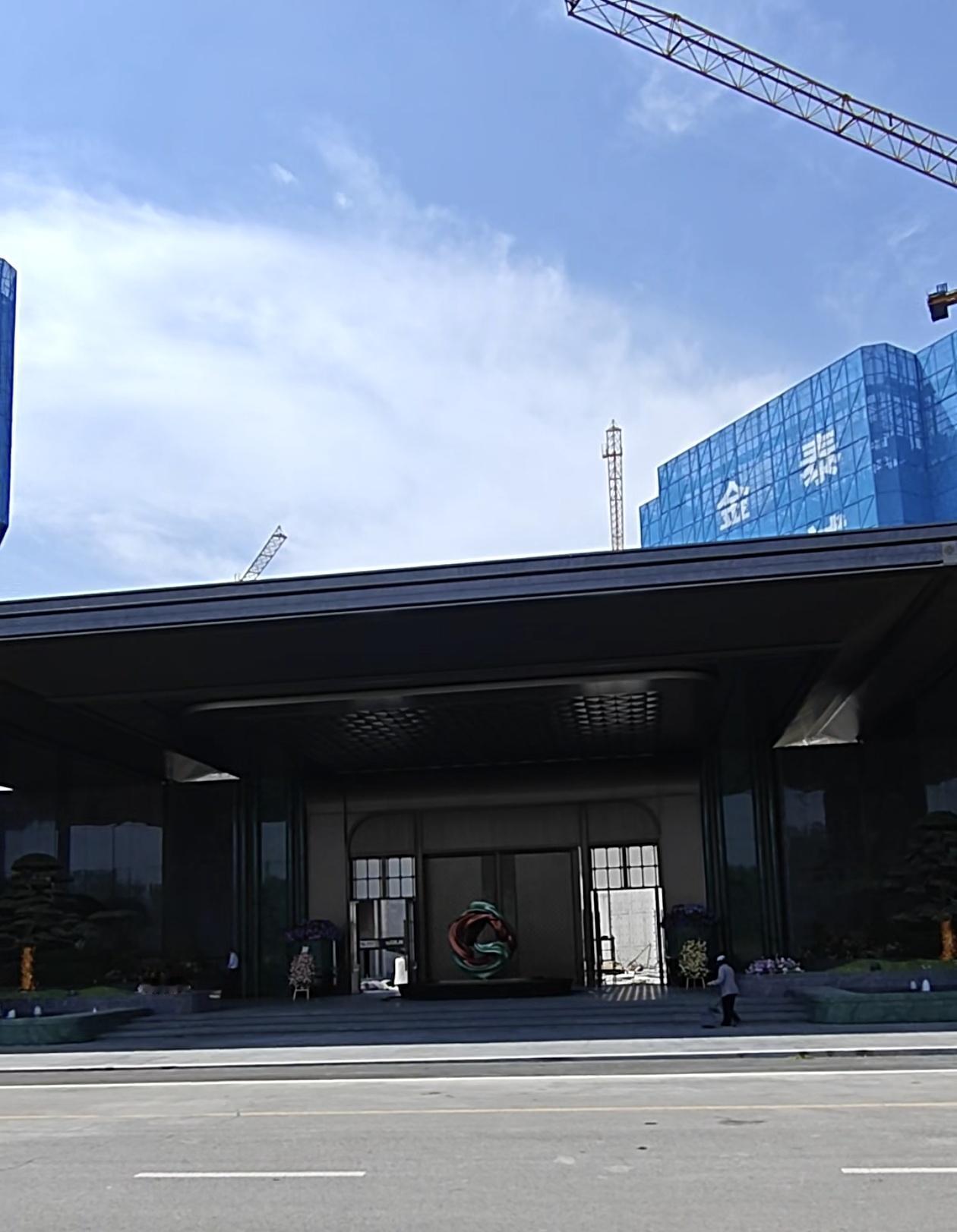 大家好，我是兰山国投和华鹏集团的孩子
金泰观滨樾
房地产被很多人唱衰了很久
而我
