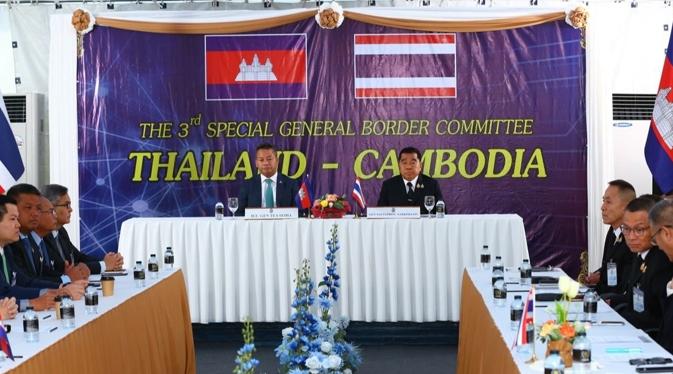 中方被请出山后，泰柬签字停火，柬埔寨首相夫人哽咽，只想要和平。泰柬冲突已经持续了