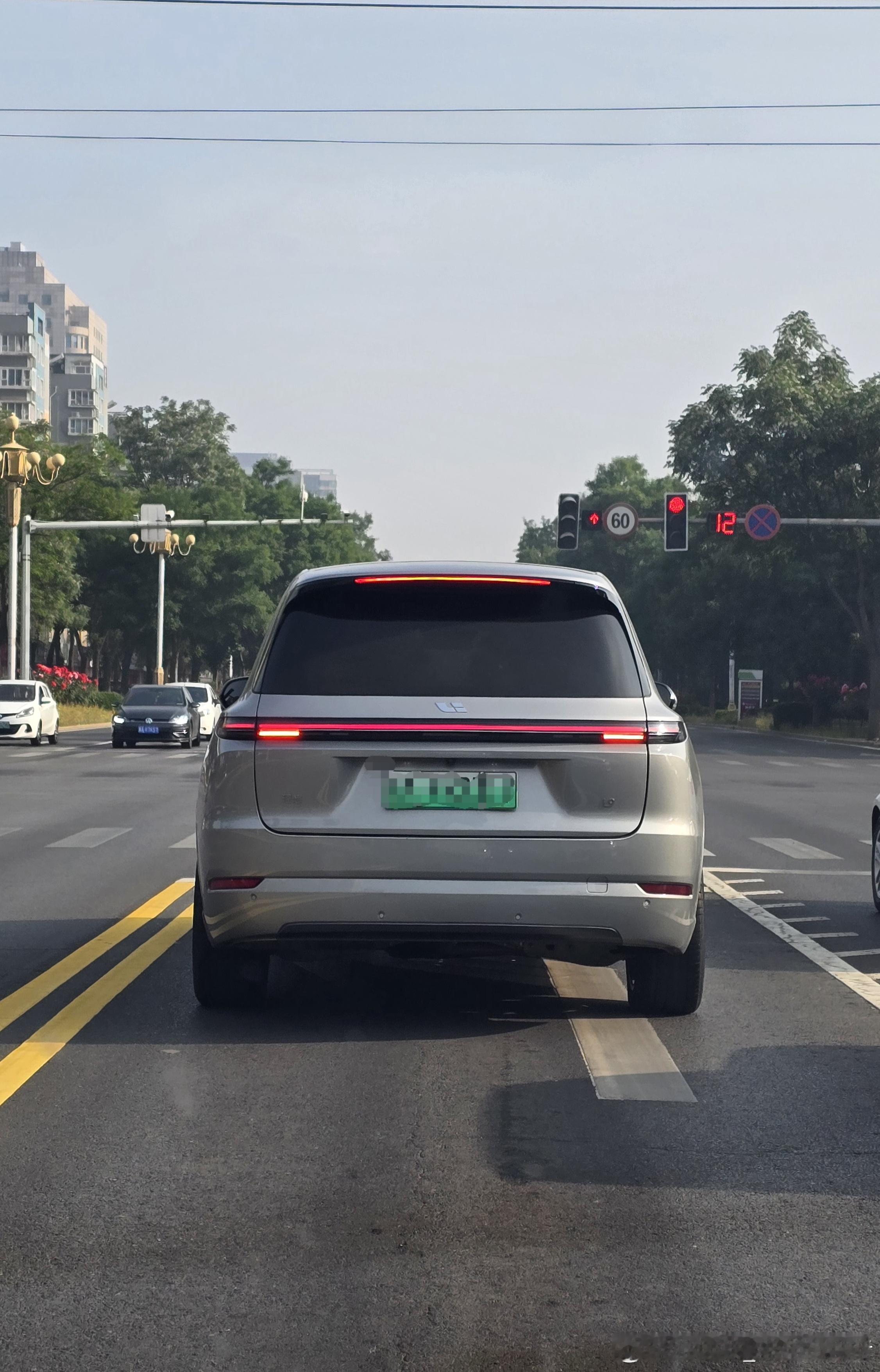 第一代理想L9，依旧耐看，经典期待全新一代理想L9 Livis上市，明天见。理想