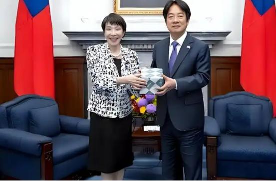 当年侵略中国的鬼子兵，如今换了张皮又回来了！
赖清德跪舔的日本军国主义，才是“台