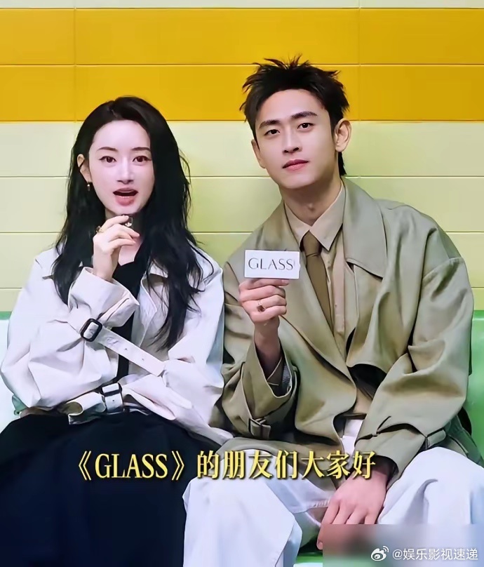 别信什么“营业尴尬”，这俩人的采访，甜得齁嗓子。 王天辰自曝吻戏像“狗啃”，郭晓