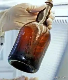 170岁的啤酒啥味儿？潜水员尝了一口，差点穿越回清朝！你敢信吗？在芬兰那边的海底