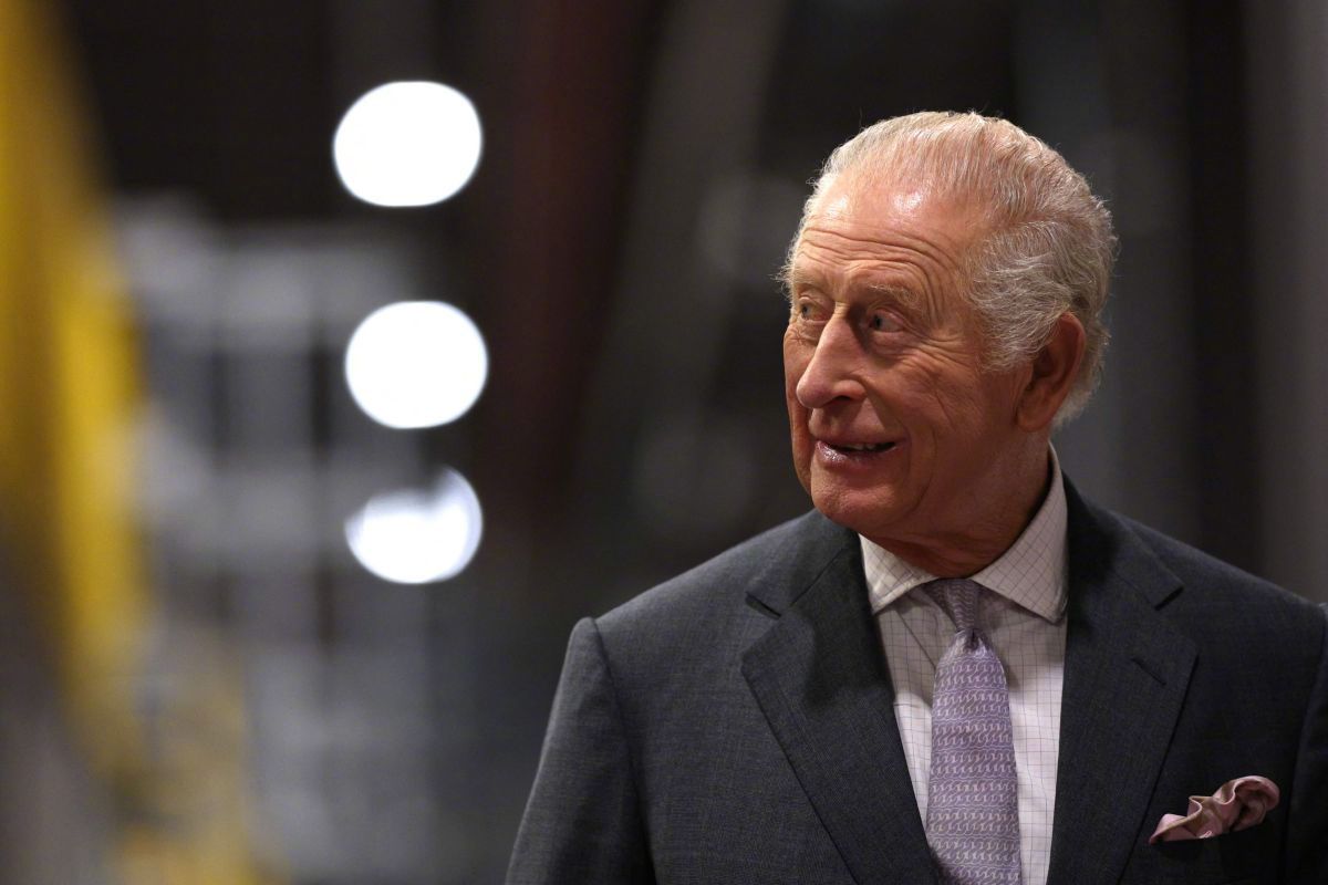 【】据法新社11月14日报道，英国国王查尔斯三世于14日在威尔士期间庆祝了77岁