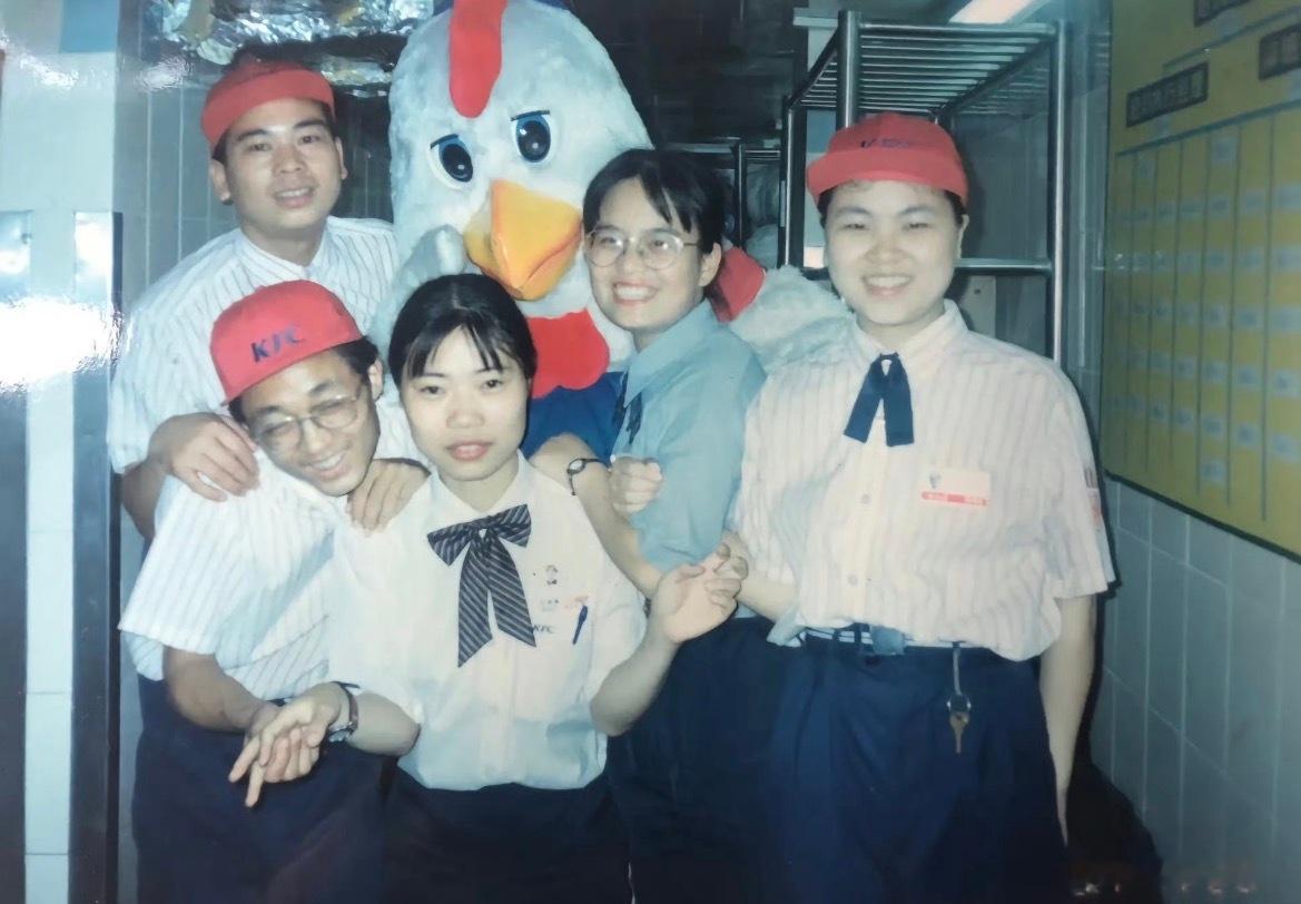 一姐姐在肯德基干了30年就算从20岁开始干，干了30年也差不多退休了…之前在肯德