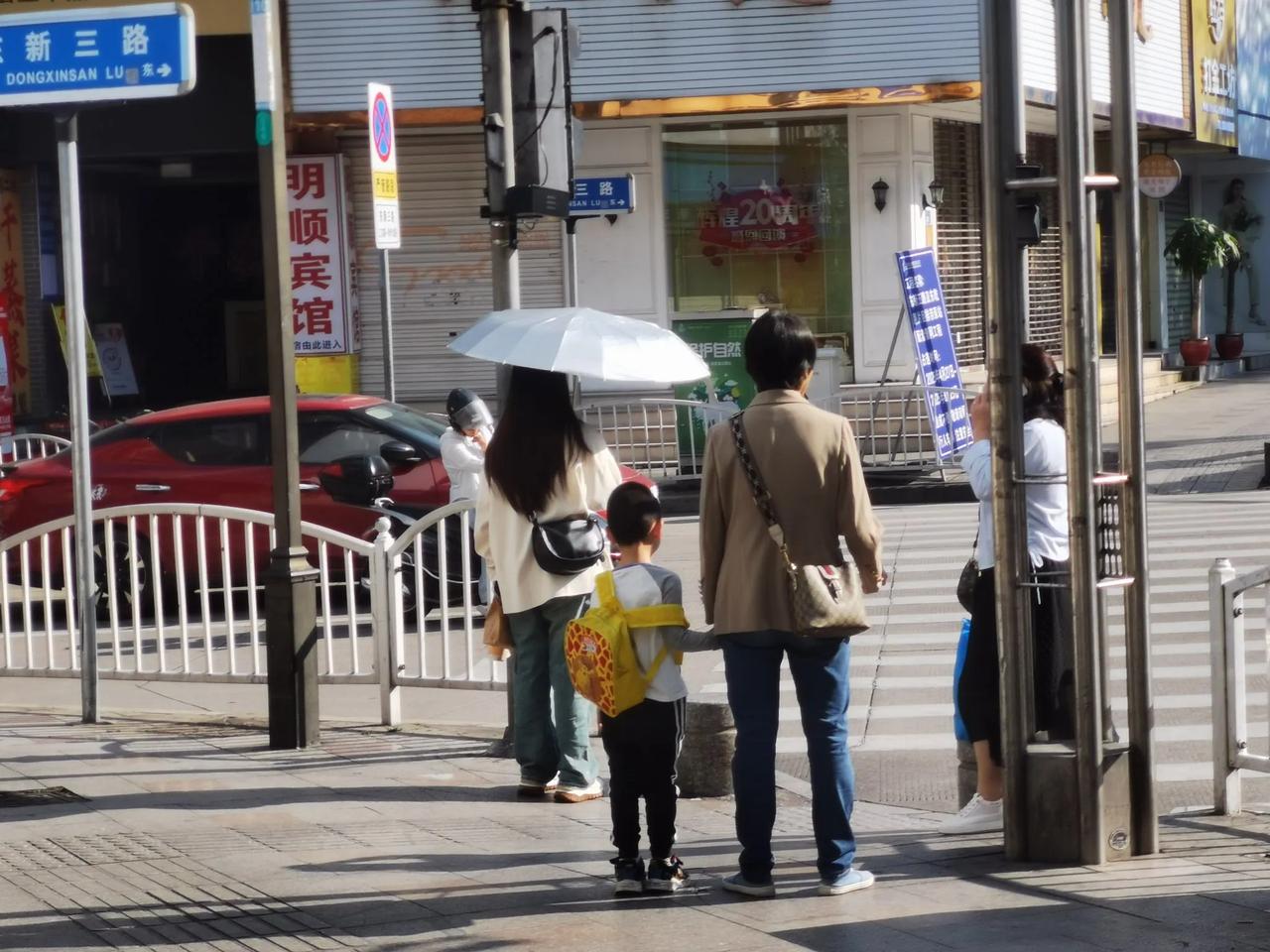 去上学喽