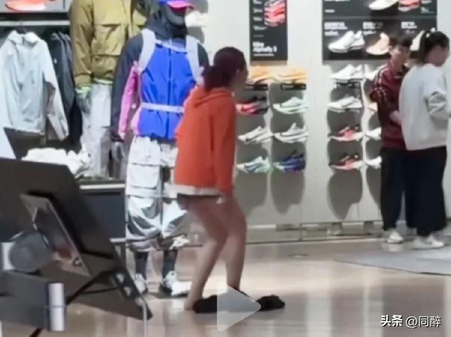 一言不和就脱裙子，为了三两银子，这个女人真是彻底把脸面撕扯了下来。看似踩踏在脚下