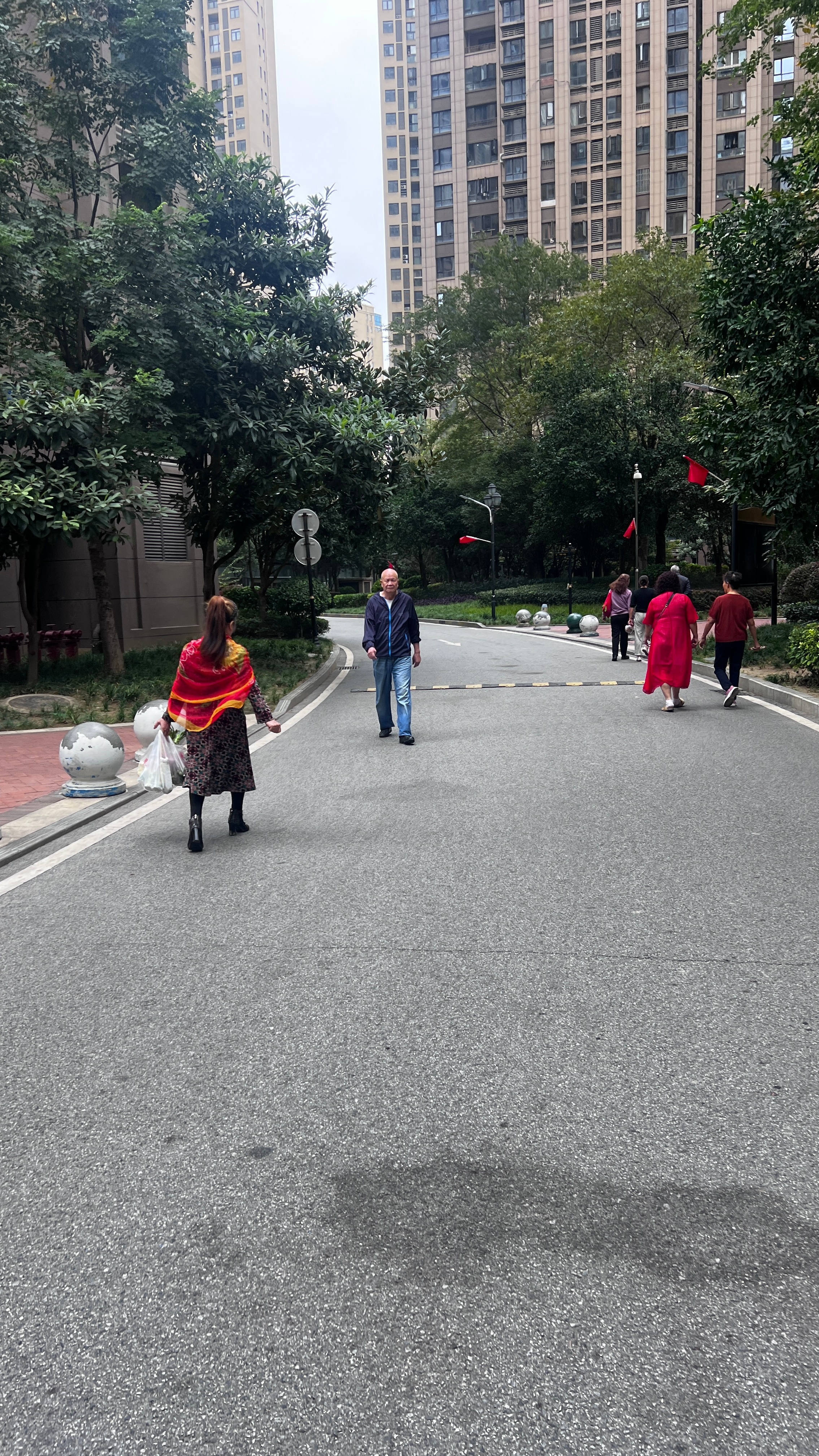 那个阿姨都有红色元素哈哈哈哈时尚元素 ​​​