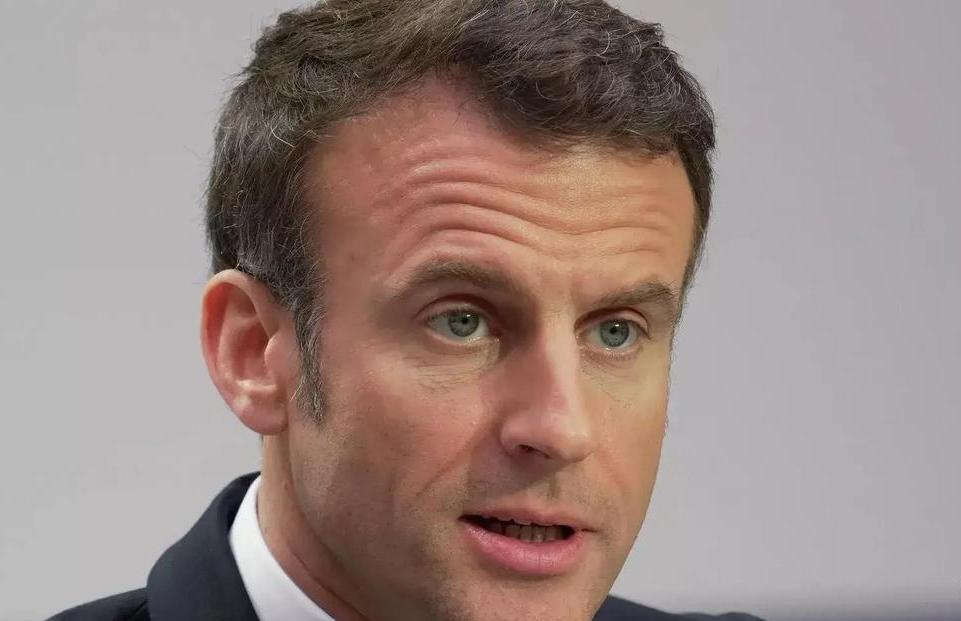 西班牙硬刚美国被威胁，马克龙立马站了出来撑腰，看着是帮西班牙，实则全是欧洲的现实