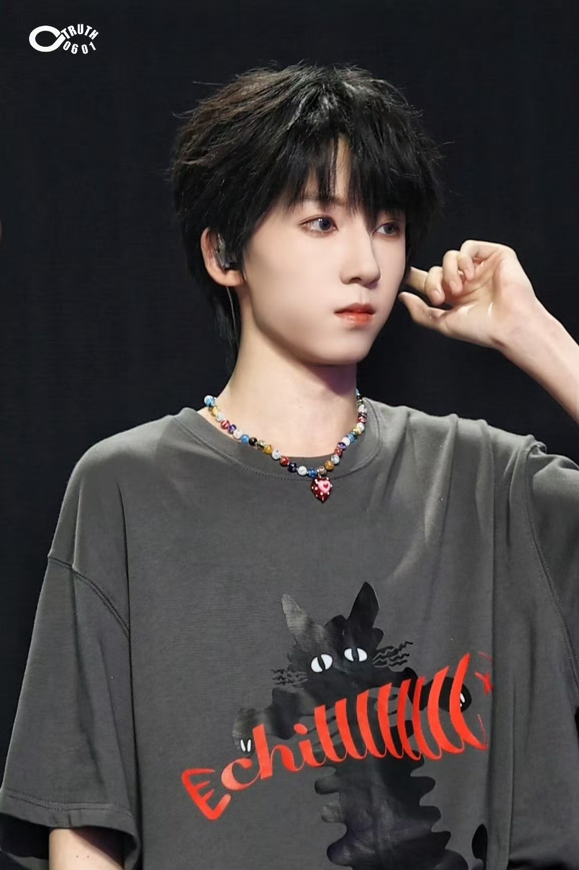 杨博文新歌开头导入专属氛围感开场由杨博文打造，他演绎《异常加载中》导入段落时情绪