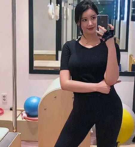 陕西西安，一位热爱健身的女子在当地一家瑜伽馆预存了6500元，办了一张健身卡，还