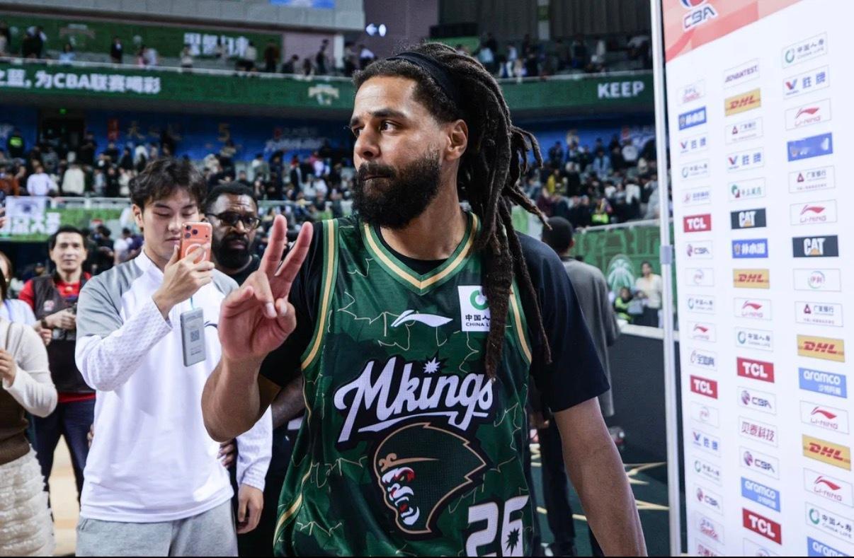 JCole告别CBAJ.Cole就这么离开确实很可惜，只打了一场CBA，也没来北